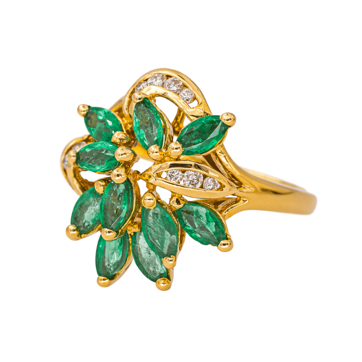 Bague Cocktail en or jaune, émeraudes et diamants - Castafiore