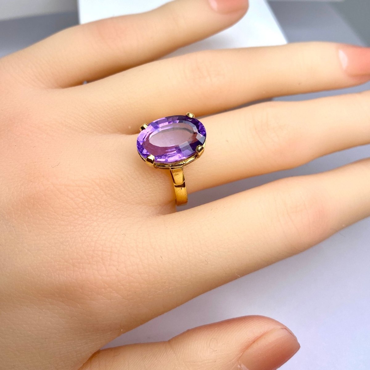 Bague Cocktail en or jaune et améthyste - Castafiore