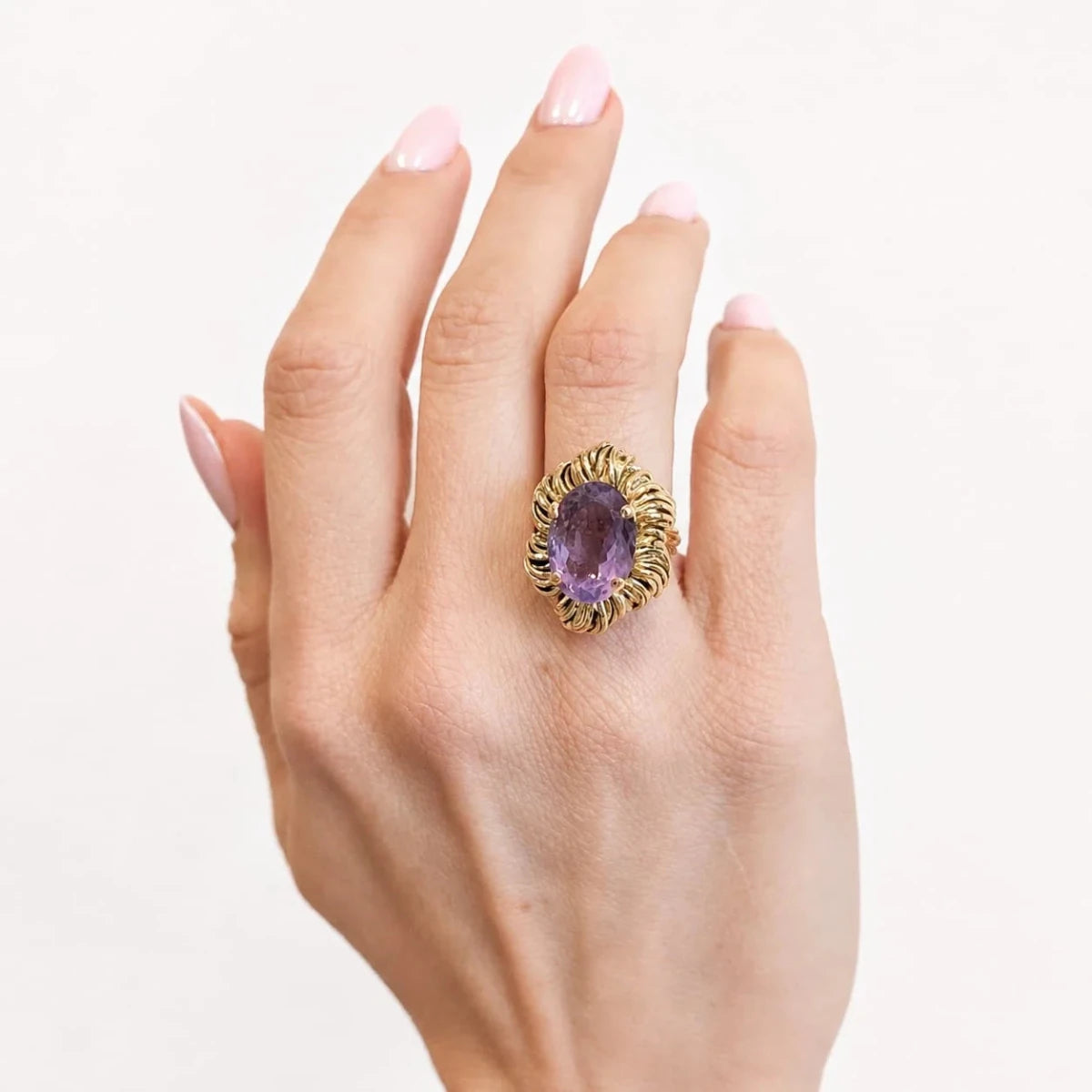Bague Cocktail en or jaune et améthyste - Castafiore