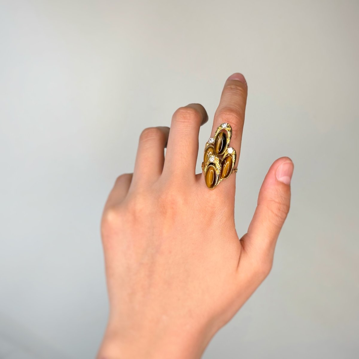 Bague Cocktail en or jaune, oeil - de - tigre et diamants - Castafiore