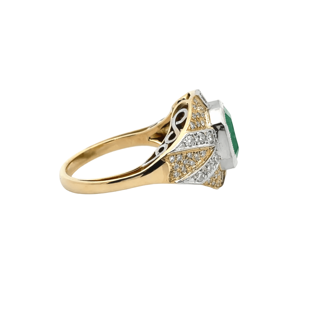 Bague Cocktail en or jaune, or blanc, émeraude et diamants - Castafiore