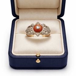 Bague Cocktail en or jaune, or blanc, platine, corail et diamants - Castafiore