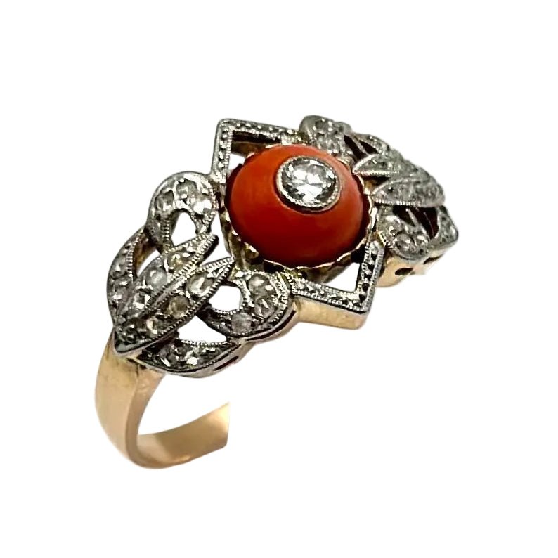Bague Cocktail en or jaune, or blanc, platine, corail et diamants - Castafiore