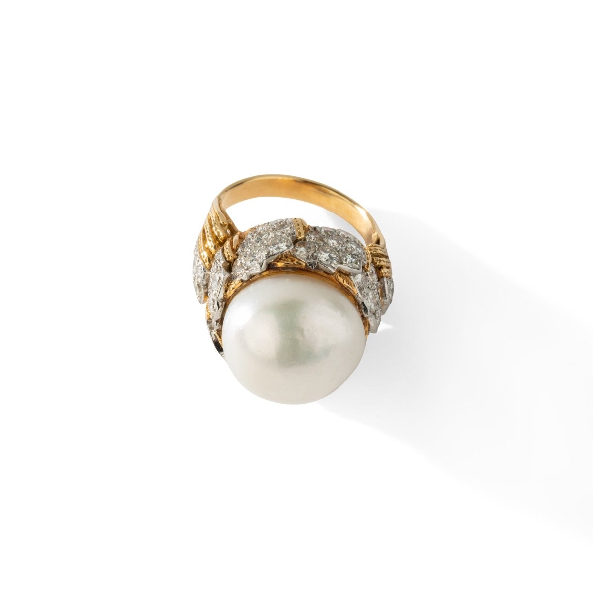 Bague Cocktail en or jaune, perle et diamants - Castafiore