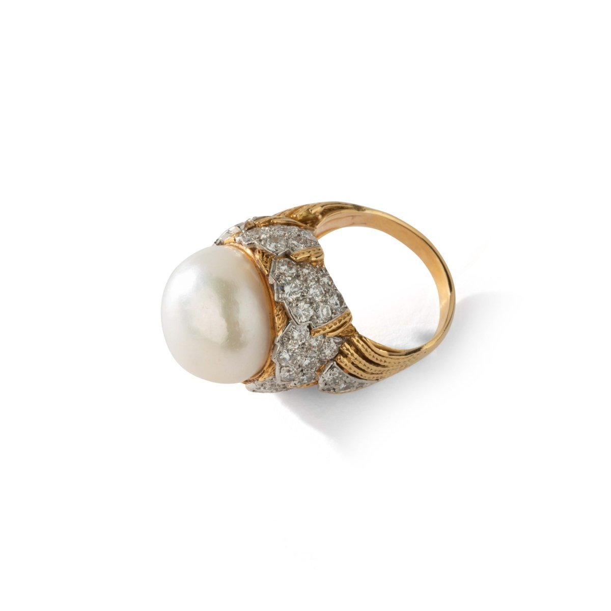 Bague Cocktail en or jaune, perle et diamants - Castafiore