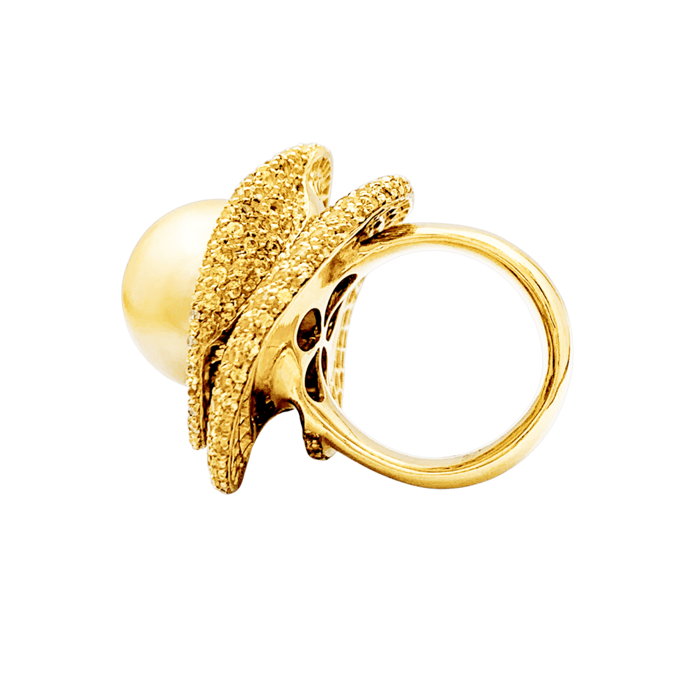 Bague Cocktail en or jaune, perle, saphirs et diamants - Castafiore