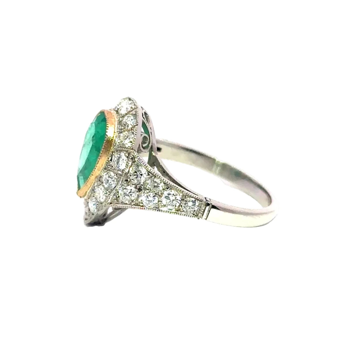 Bague Cocktail en or jaune, platine, émeraude et diamants - Castafiore