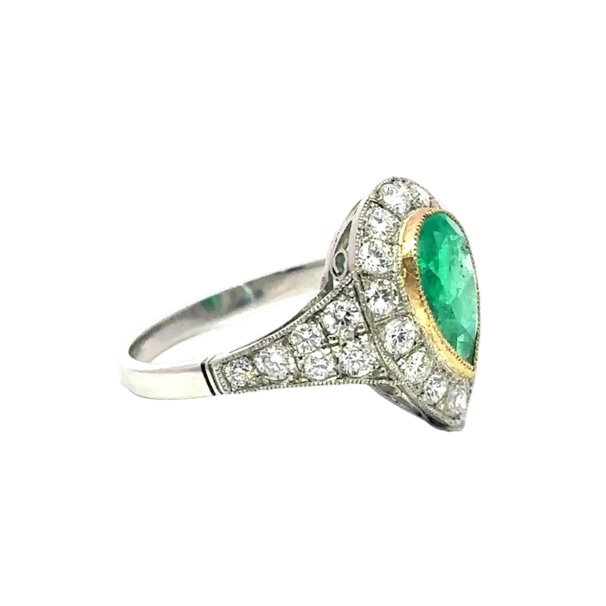 Bague Cocktail en or jaune, platine, émeraude et diamants - Castafiore