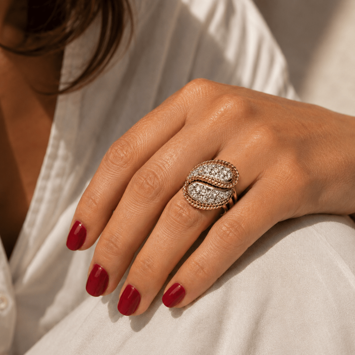 Bague Cocktail en or jaune, platine et diamants
