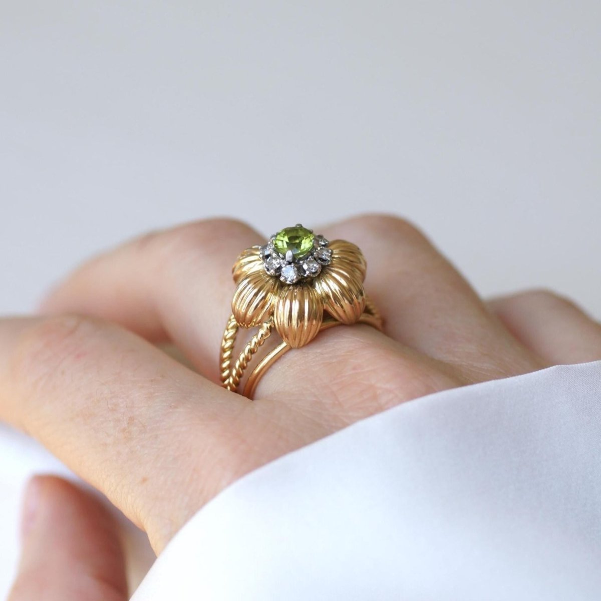 Bague Cocktail Fleur Péridot Diamants Or Jaune