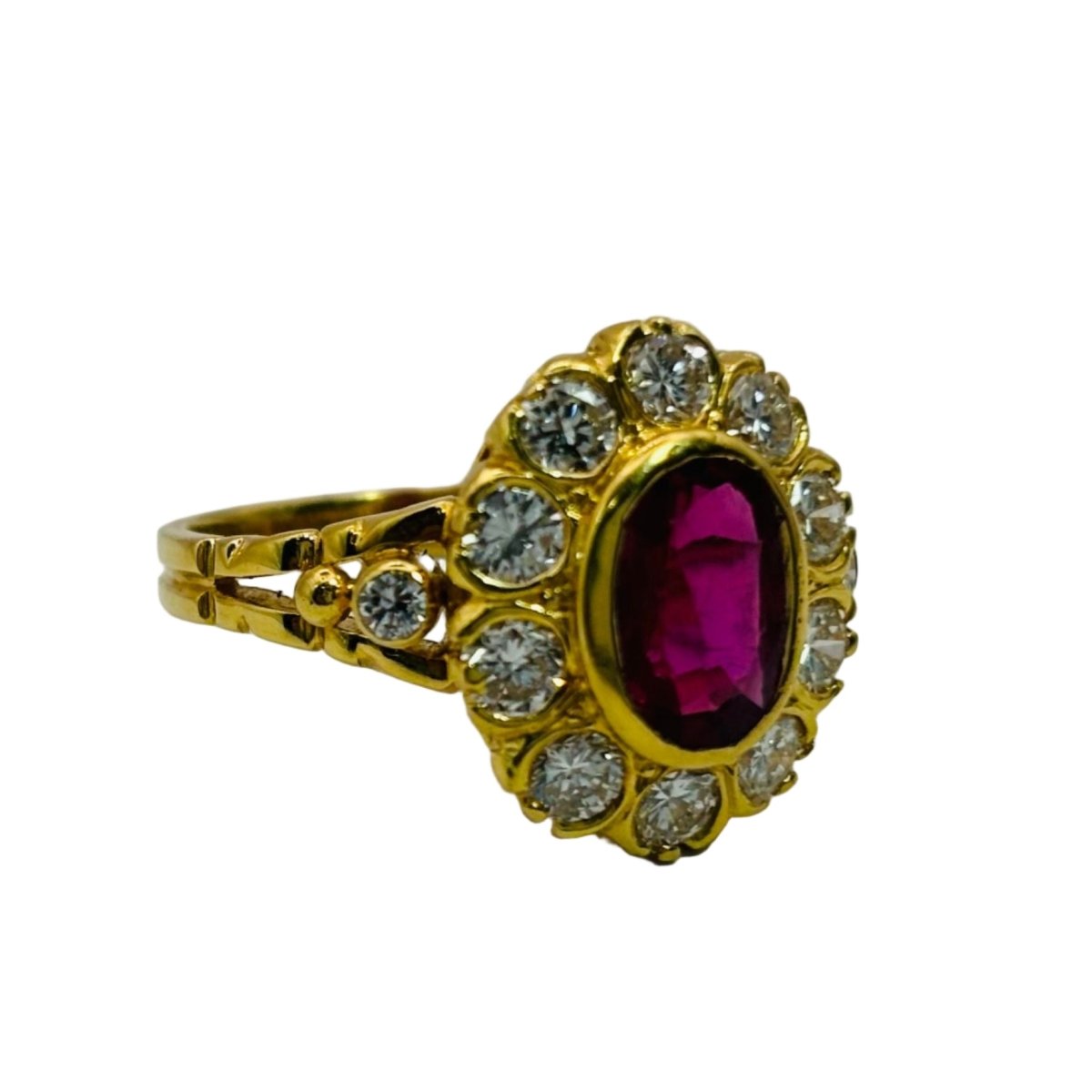 Bague Cocktail en or jaune, rubis et diamants - Castafiore