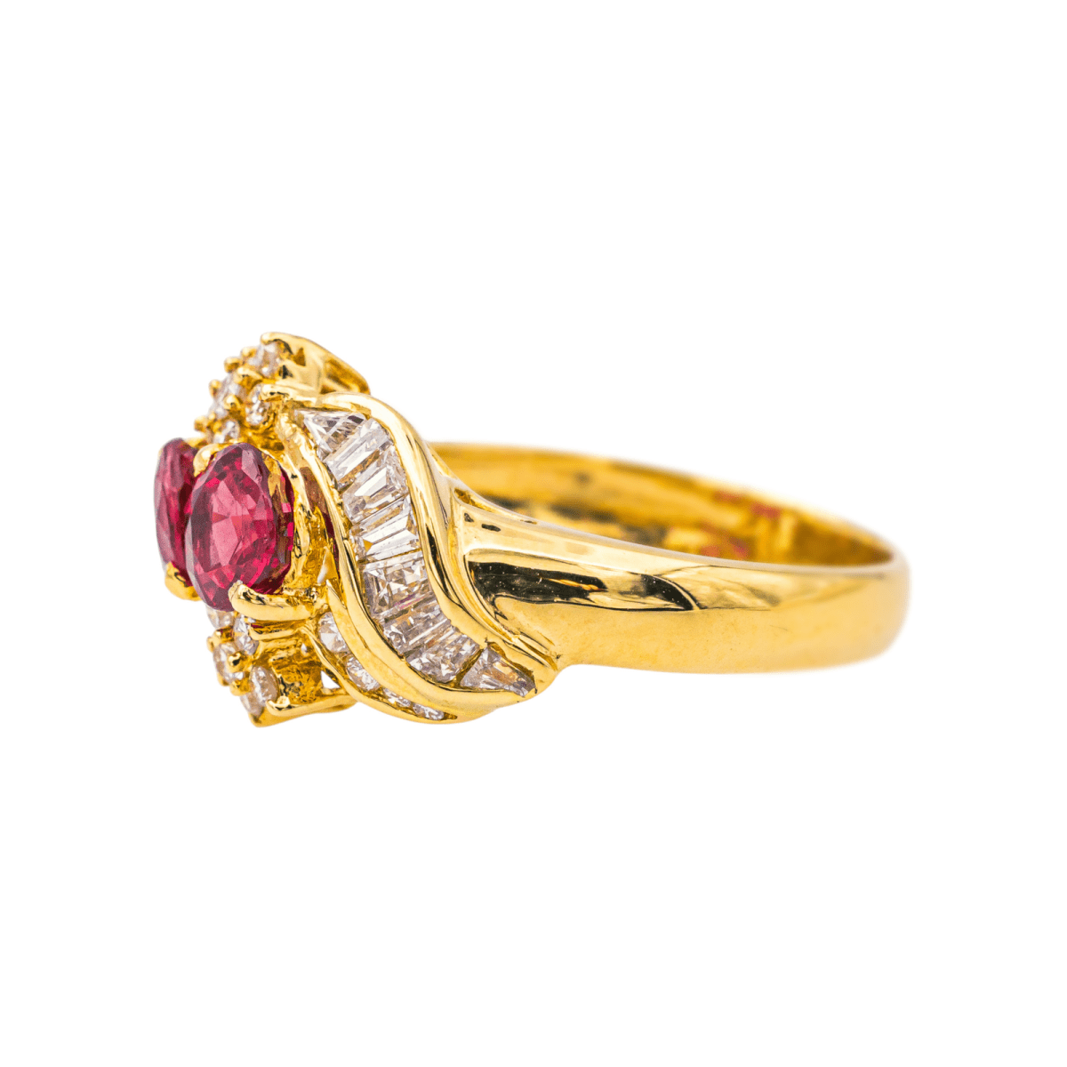 Bague Cocktail en or jaune, rubis et diamants - Castafiore