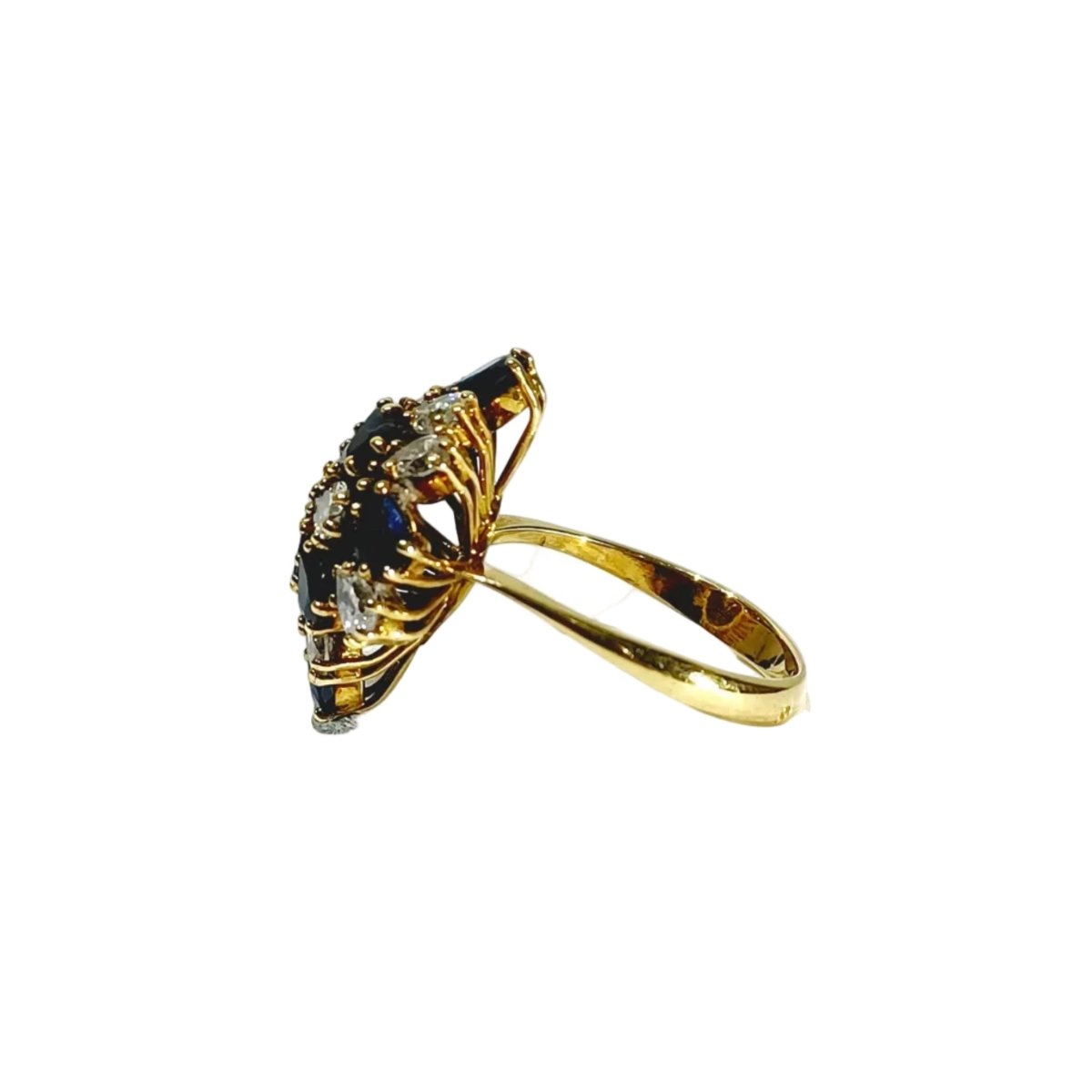 Bague Cocktail en or jaune, saphirs et diamants - Castafiore