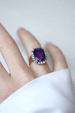 Bague Cocktail en or rose, platine, améthyste, et diamants - Castafiore