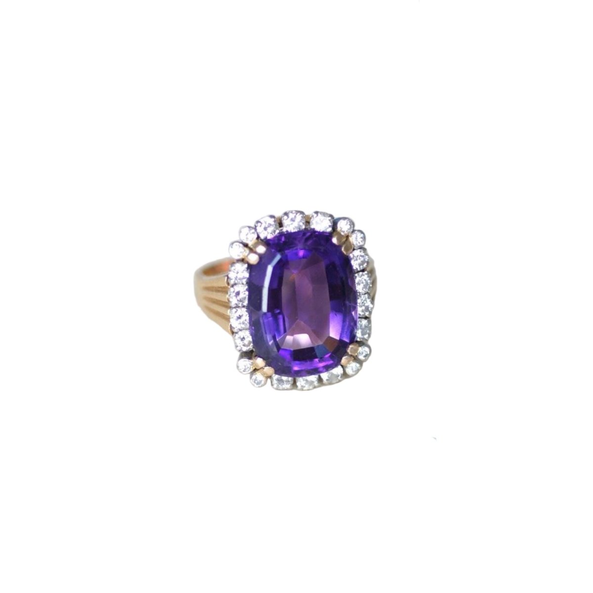 Bague Cocktail en or rose, platine, améthyste, et diamants - Castafiore