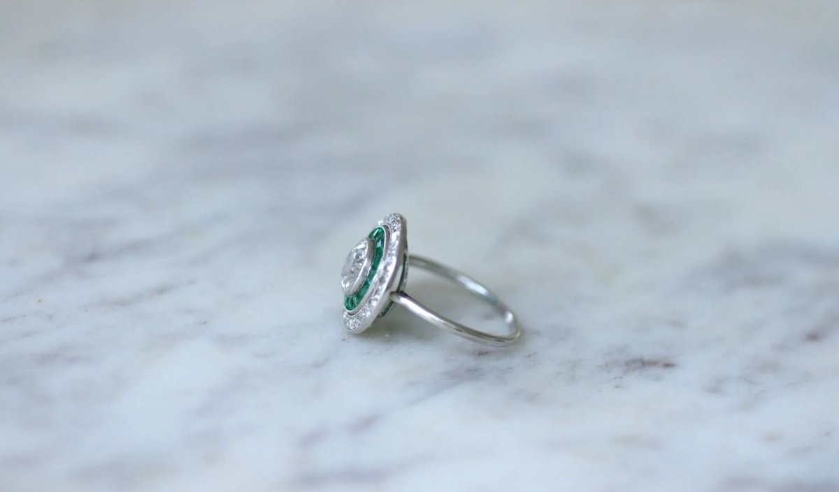 Bague Cocktail en platine, diamant et émeraudes - Castafiore