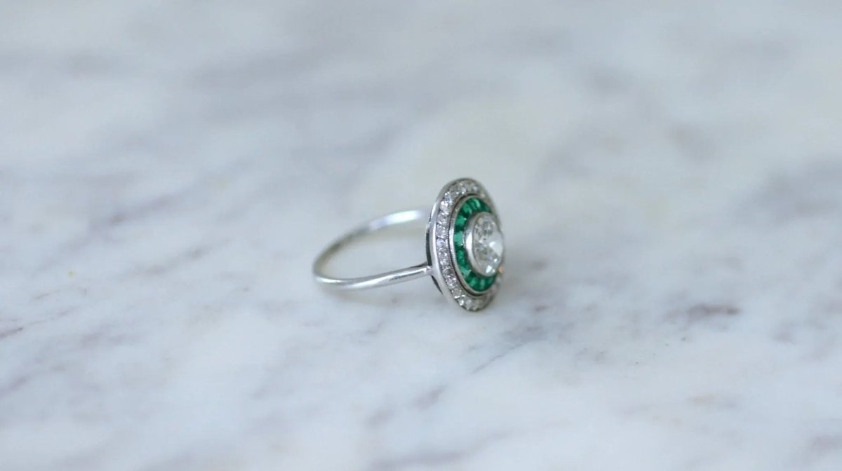 Bague Cocktail en platine, diamant et émeraudes - Castafiore