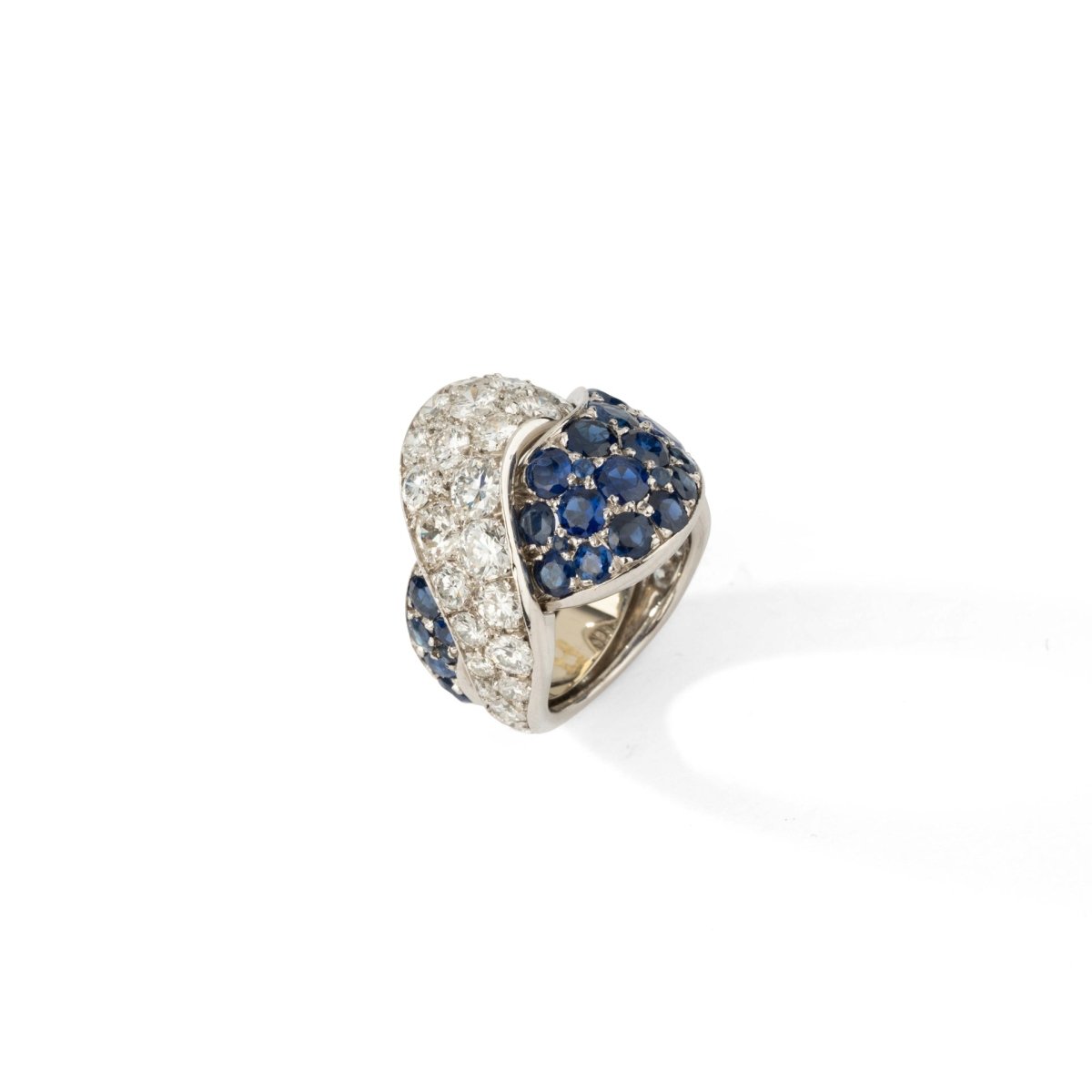 Bague Cocktail en platine, diamants et saphirs - Castafiore