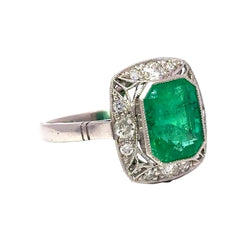 Bague Cocktail en platine, émeraude et diamants - Castafiore