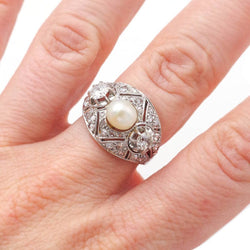 Bague Cocktail en platine, perle et diamants - Castafiore