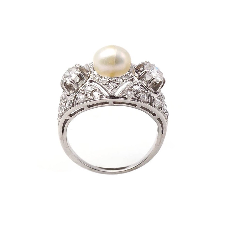 Bague Cocktail en platine, perle et diamants - Castafiore