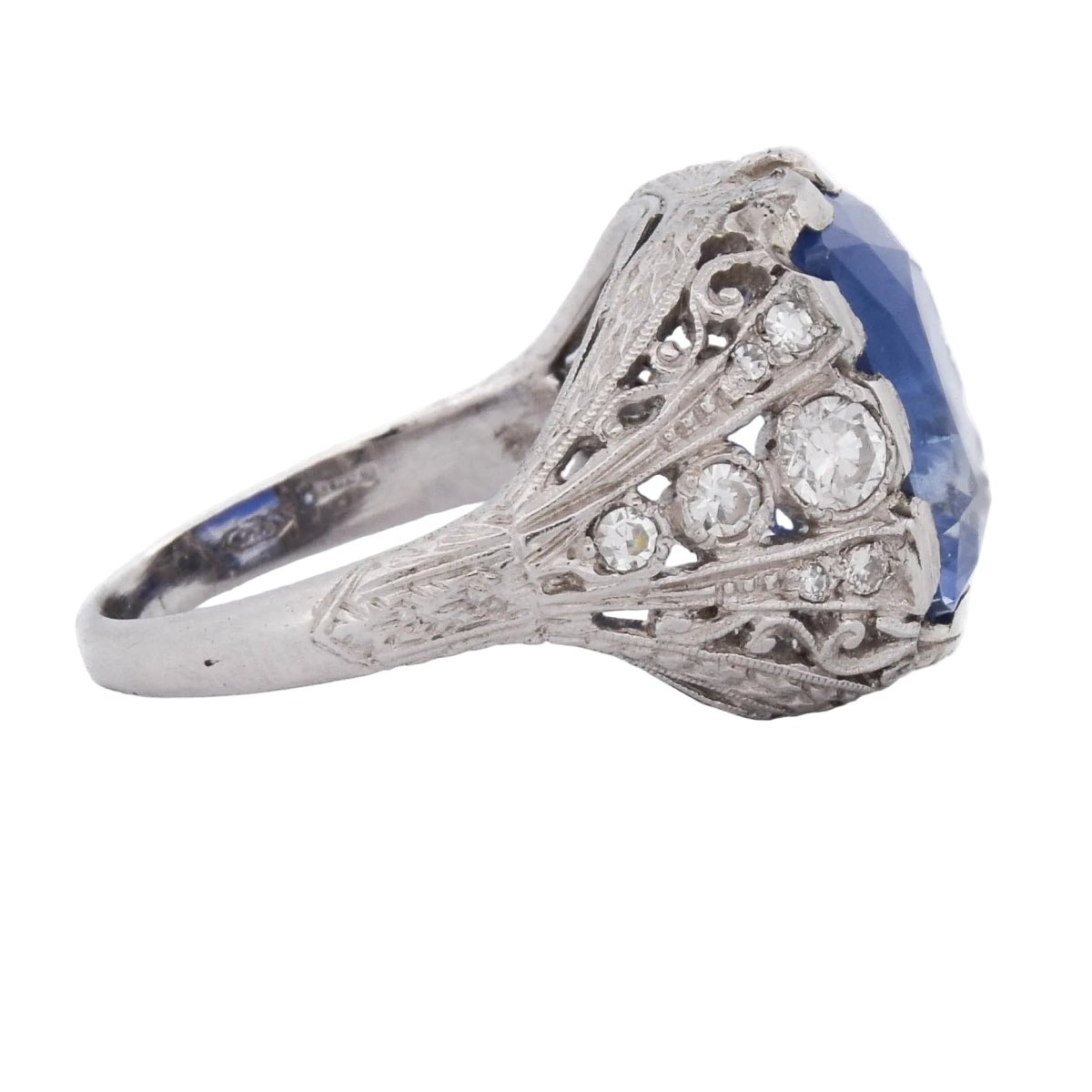 Bague Cocktail en platine, saphir et diamants - Castafiore