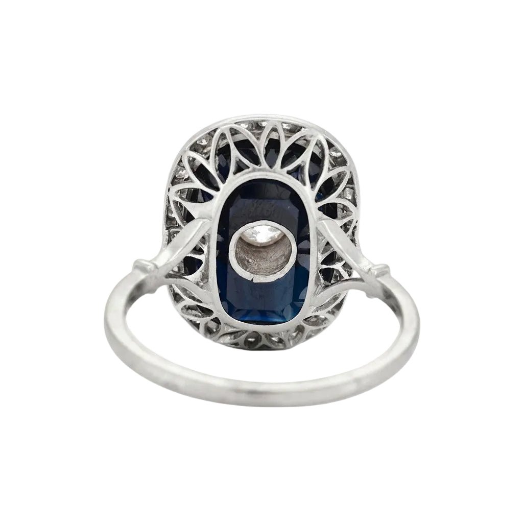 Bague Cocktail en platine, saphir et diamants - Castafiore