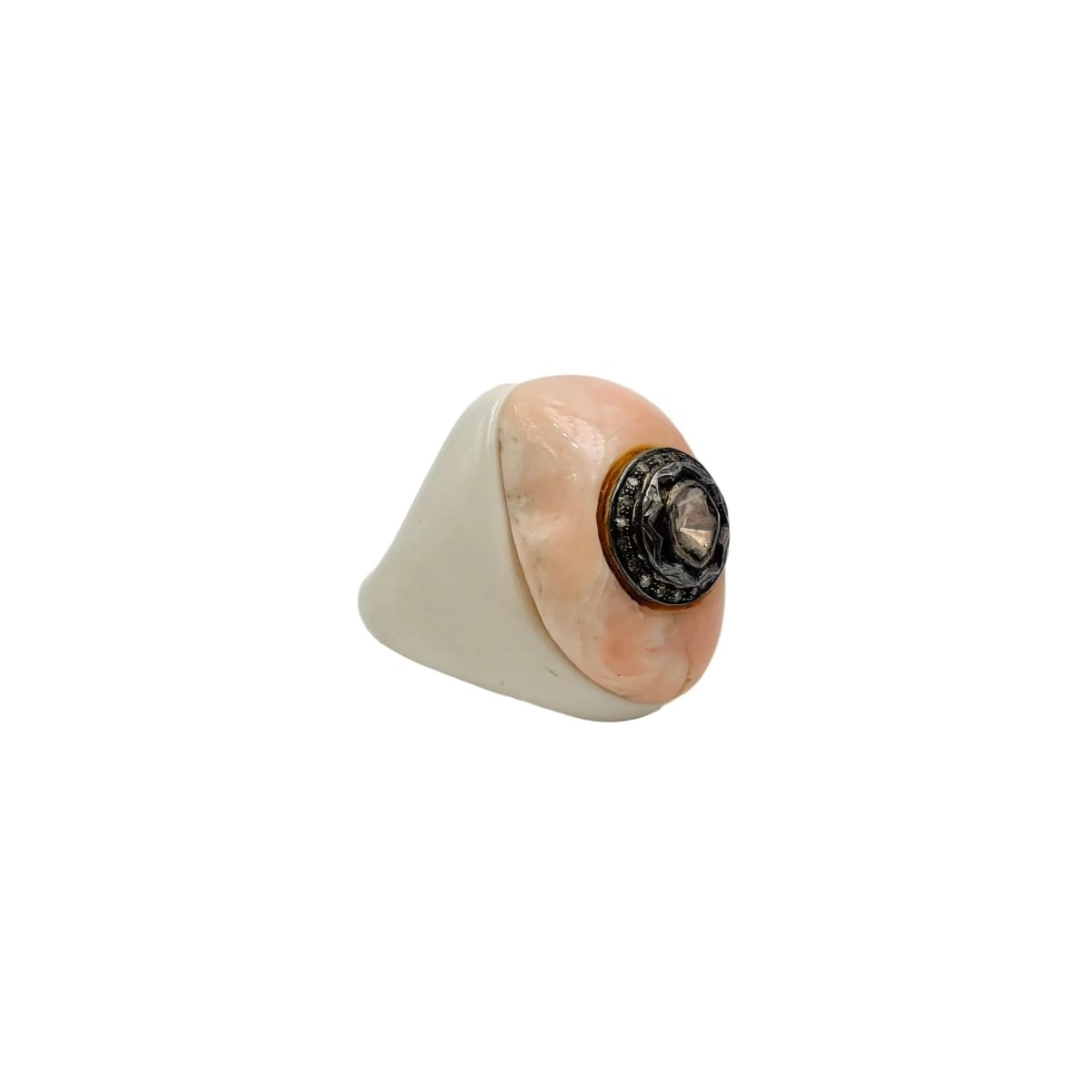 Bague Cocktail en résine, corail et diamants - Castafiore