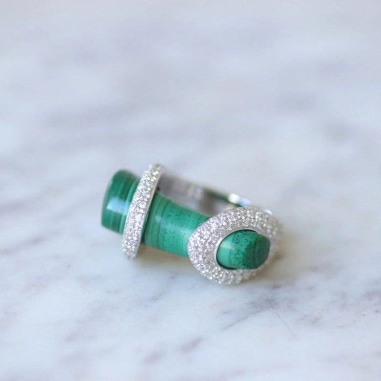 Bague Cocktail Gucci, malachite et diamants sur or blanc - Castafiore