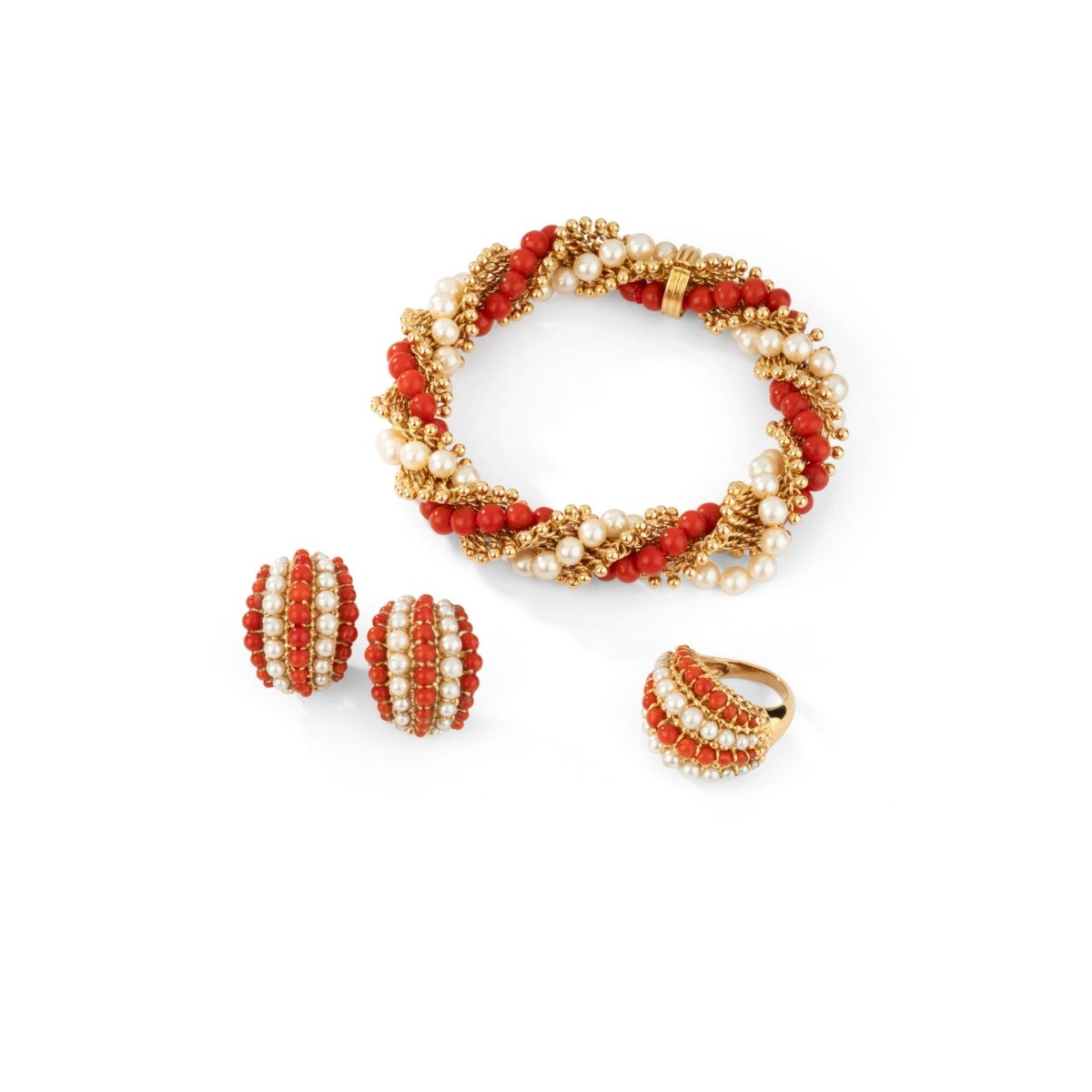 Bague Cocktail VAN CLEEF & ARPELS en or jaune, corail et perles - Castafiore