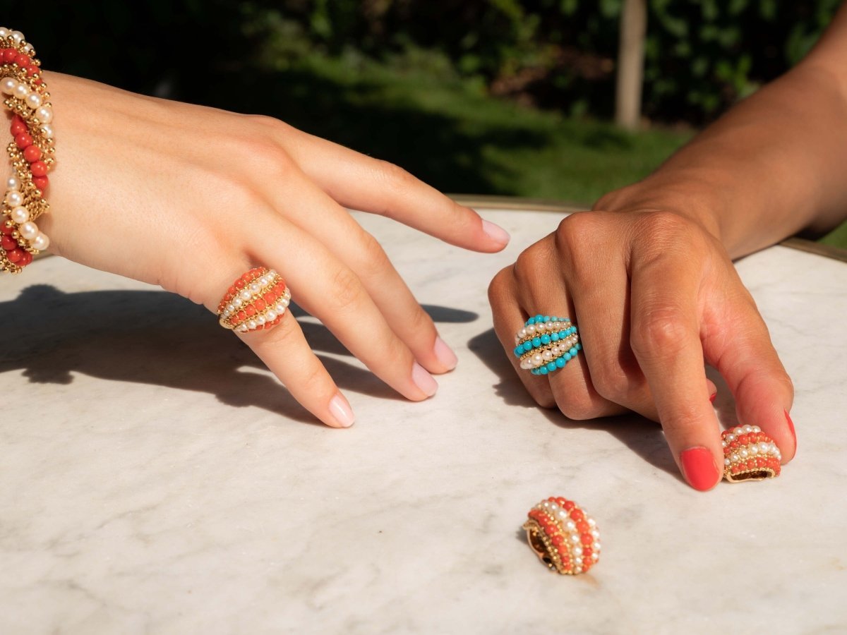 Bague Cocktail VAN CLEEF & ARPELS en or jaune, corail et perles - Castafiore