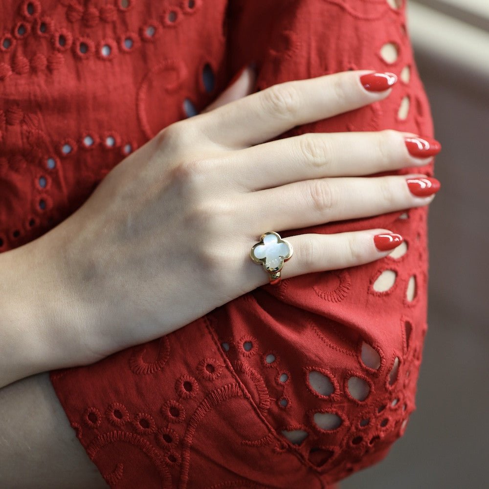 Bague Cocktail VAN CLEEF & ARPELS. "Pure Alhambra" en or jaune - Castafiore