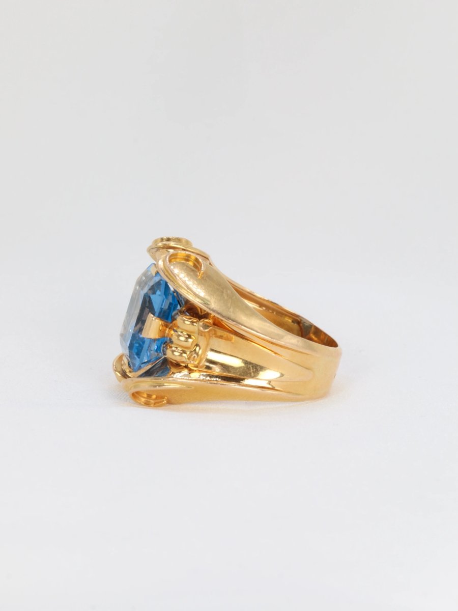 Bague cocktail vintage en or et pierre bleue - Castafiore