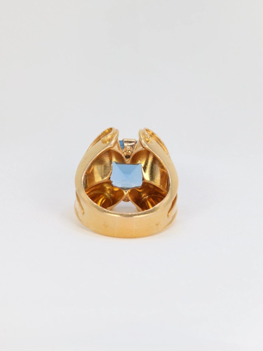 Bague cocktail vintage en or et pierre bleue - Castafiore