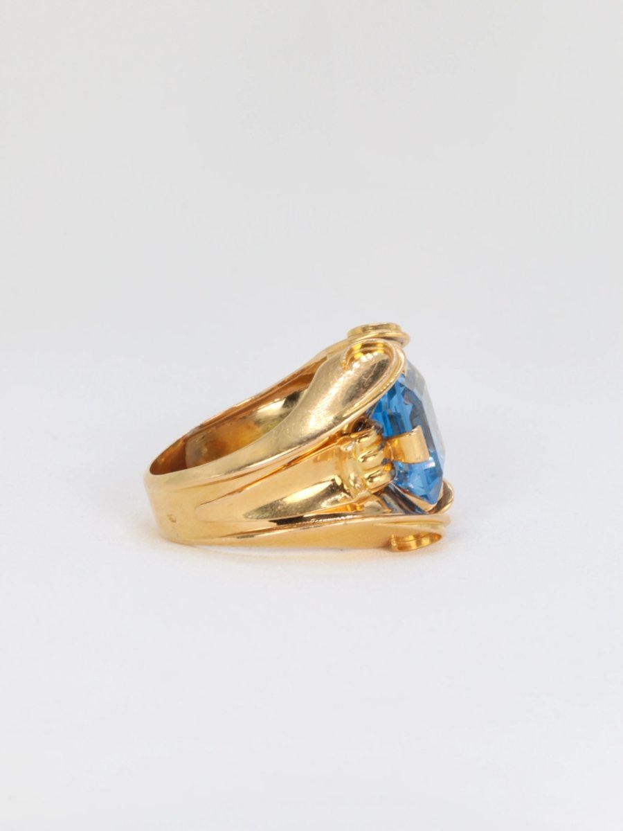 Bague cocktail vintage en or et pierre bleue - Castafiore