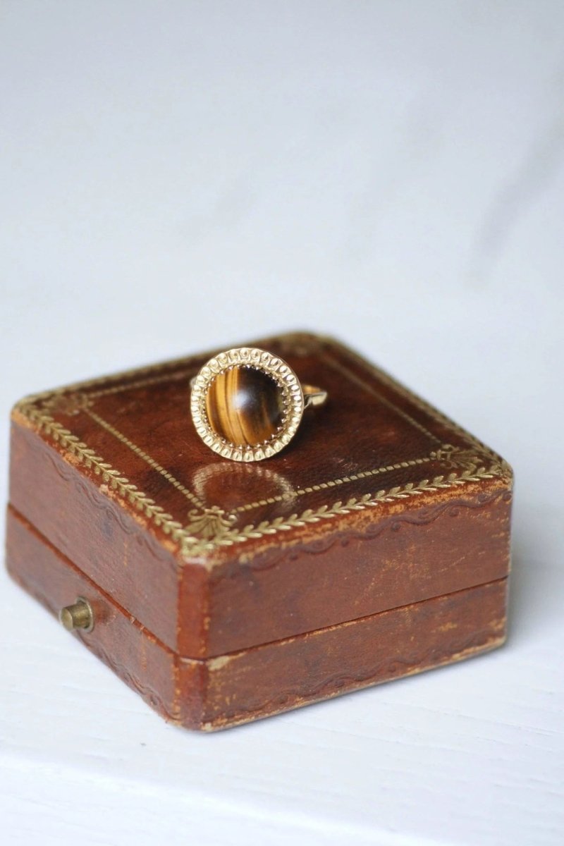 Bague cocktail vintage or jaune et quartz oeil de tigre - Castafiore
