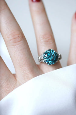 Bague Cocktail Zircon bleu et diamants sur platine - Castafiore