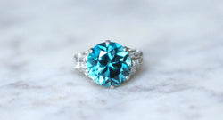 Bague Cocktail Zircon bleu et diamants sur platine - Castafiore
