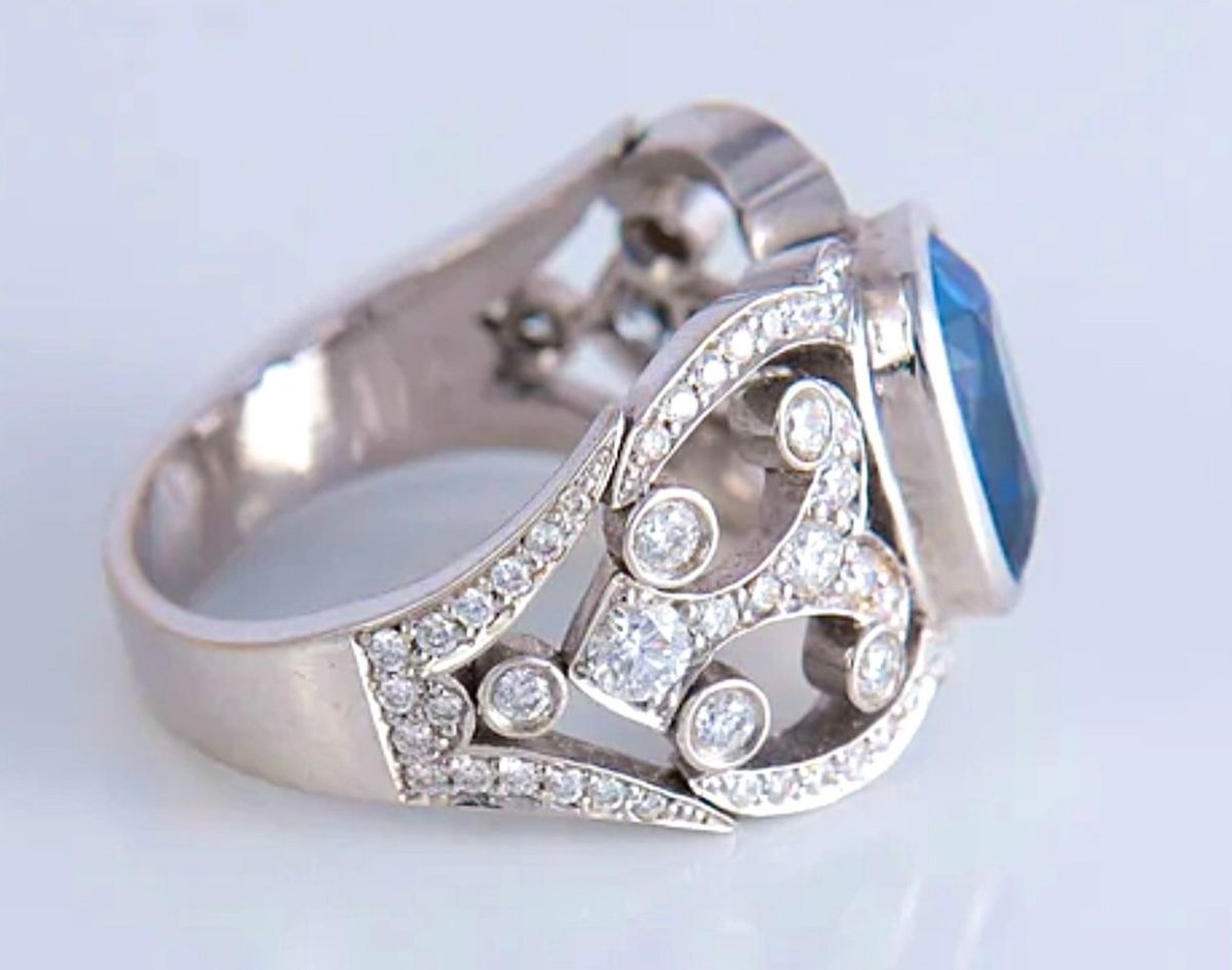 Bague coktail en or 18 carats de forme bandeau en saphir et diamants - Castafiore