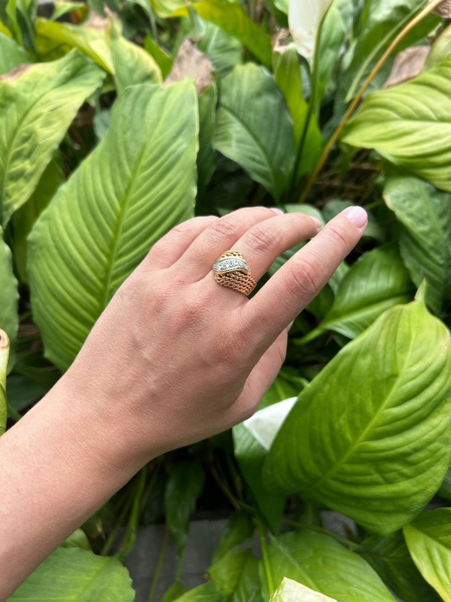 Bague "Cordage" en or rose, platine et diamants, travail Français, vers 1950 - Castafiore