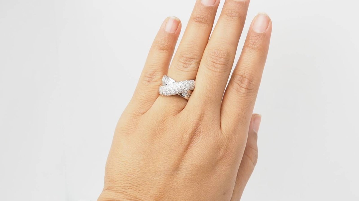 Bague croisée en or blanc et diamants - Castafiore
