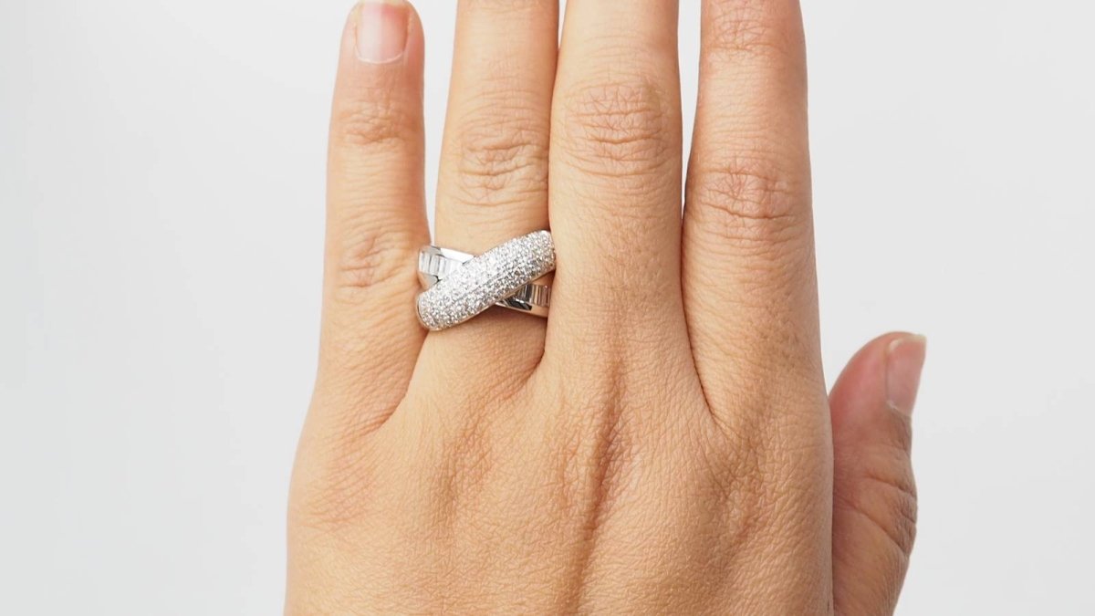 Bague croisée en or blanc et diamants - Castafiore