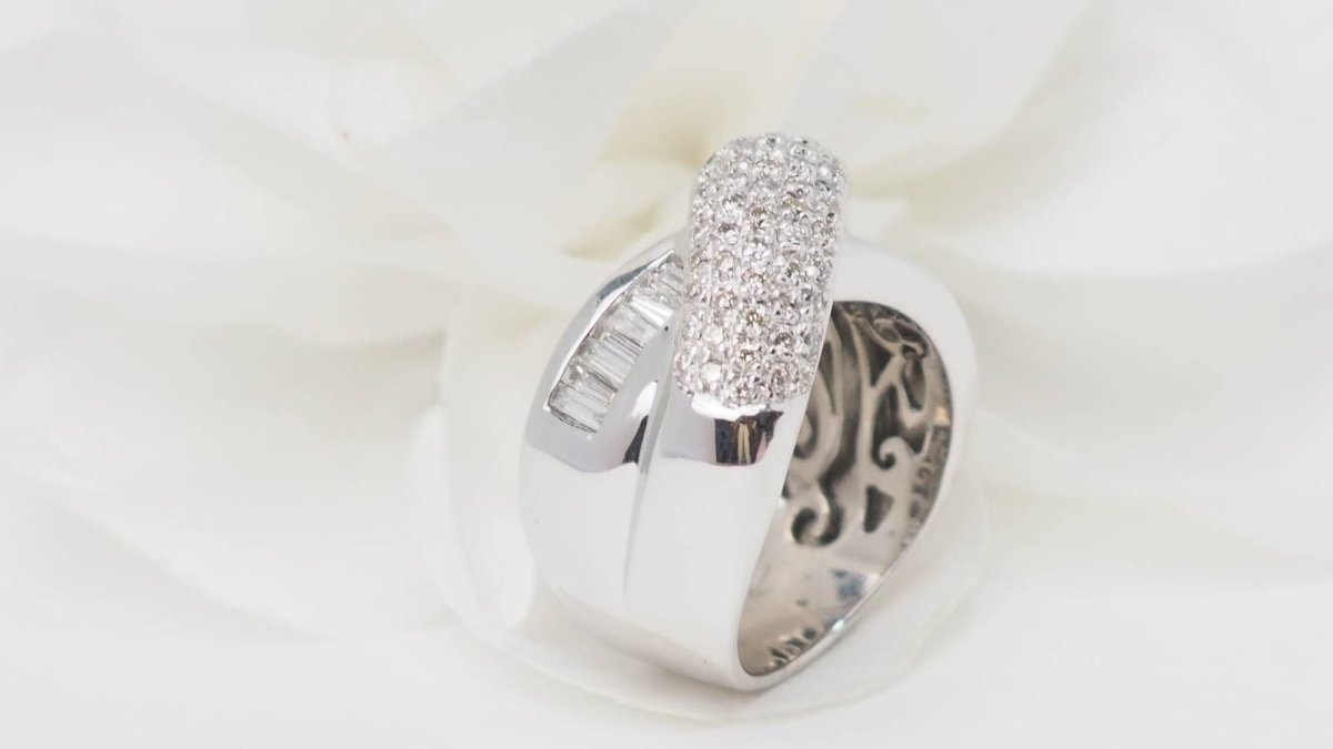 Bague croisée en or blanc et diamants - Castafiore