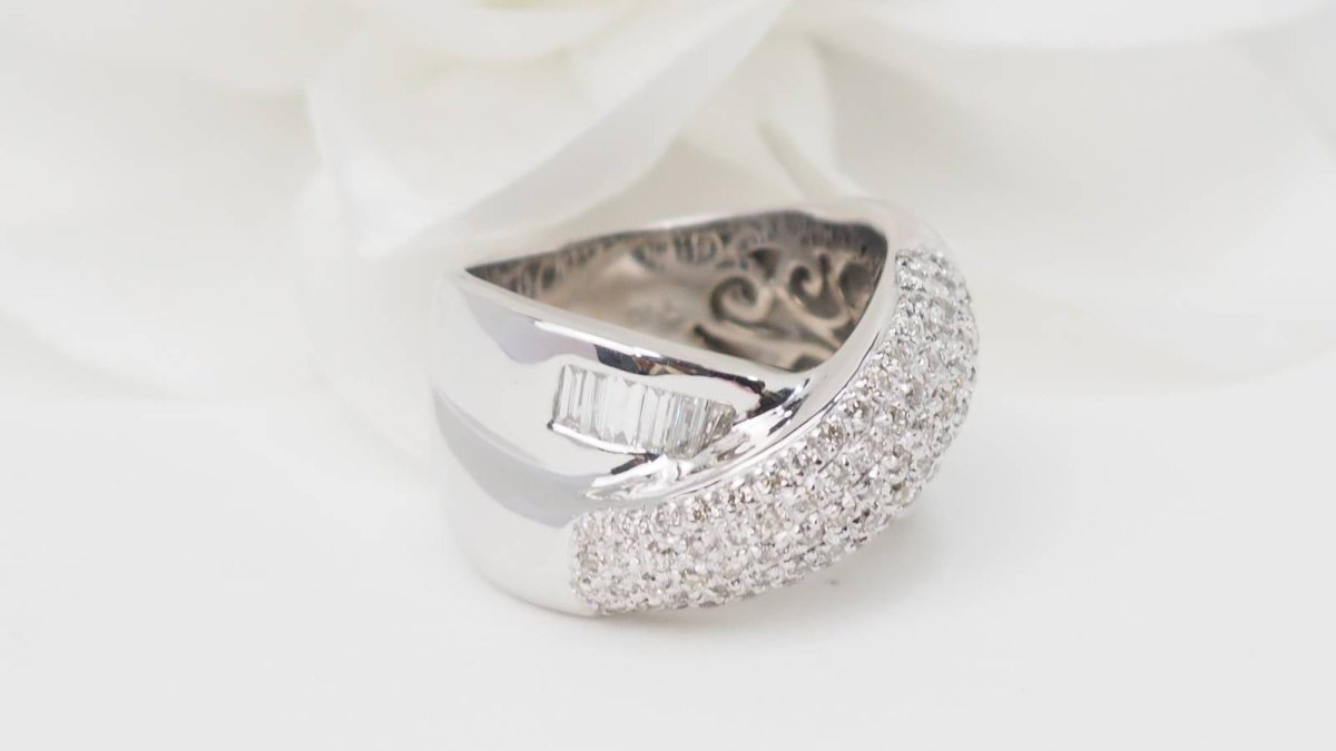 Bague croisée en or blanc et diamants - Castafiore