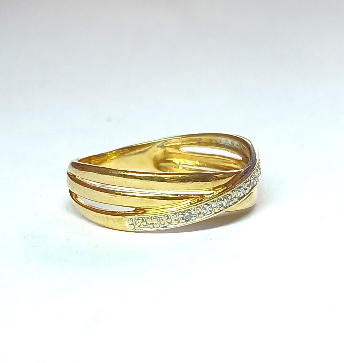 Bague croisée en or jaune et diamants - Castafiore