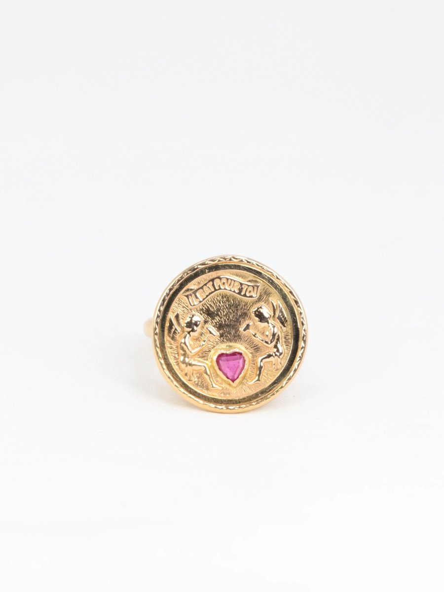 Bague d’amour vintage IL BAT POUR TOI en or et rubis - Castafiore