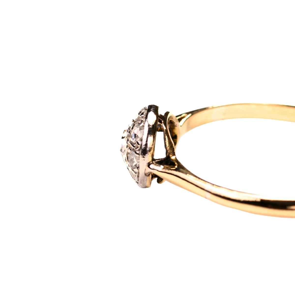 Bague de fiançailles en or jaune, platine, et diamants - Castafiore