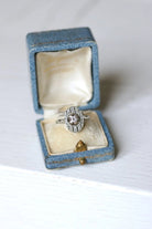 Bague de fiançailles ovale Art Deco platine or blanc et diamants - Castafiore