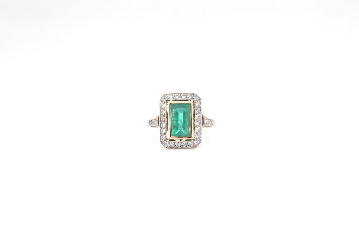 Bague de forme rectangle sertie d'une émeraude - Castafiore