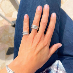 Bague de la maison Bvlgari, collection B.Zero1 moyen modèle en or gris - Castafiore